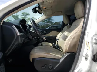 2017 Jeep Cherokee Limited with VIN 1C4PJLDB4HW533342, listed as a Copart auction lot 42945455 with 201,019 mi miles and Clean Title. Bid and sale history available at carsss.com. Image 7.