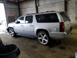 2013 Chevrolet Suburban LT with VIN 1GNSCJE00DR260275, listed as a Copart auction lot 50394425 with 140,464 mi miles and Salvage title. Bid and sale history available at DreamBid. Image 2.