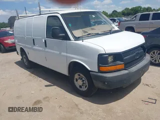 2013 Chevrolet Express Cargo z VIN 1GCWGFBA2D1165045, wystawiony jako IAAI lot #42784501 z przebiegiem 326 439 mil mil oraz . Historia ofert i sprzedaży dostępna na DreamBid. Obrazek 1.