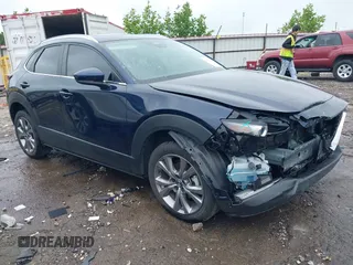 2024 Mazda CX-30 S Preferred z VIN 3MVDMBCM9RM602453, wystawiony jako IAAI lot #42331530 z przebiegiem 17 893 mil mil oraz . Historia ofert i sprzedaży dostępna na DreamBid. Obrazek 1.