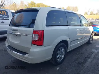 2012 Chrysler Town & Country Touring z VIN 2C4RC1BG2CR423283, wystawiony jako IAAI lot #41659852 z przebiegiem 241 403 mil mil oraz . Historia ofert i sprzedaży dostępna na DreamBid. Obrazek 4.