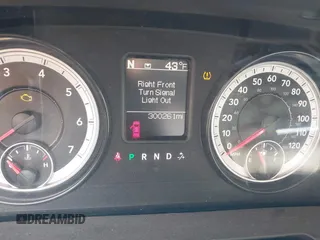 2015 Ram 1500 Express z VIN 1C6RR7KT5FS588494, wystawiony jako IAAI lot #41321894 z przebiegiem 300 261 mil mil oraz . Historia ofert i sprzedaży dostępna na DreamBid. Obrazek 7.