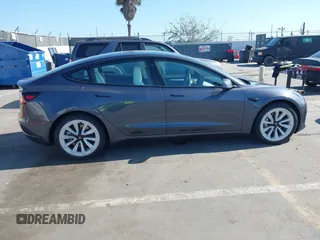 2023 Tesla Model 3 Long Range z VIN 5YJ3E1EB7PF704061, wystawiony jako IAAI lot #42079045 z przebiegiem 4 012 mil mil oraz . Historia ofert i sprzedaży dostępna na DreamBid. Obrazek 13.