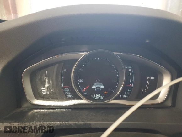 2015 Volvo V60 T5 Drive-E Platinum with VIN YV140MEM8F1261054, listed as a Copart auction lot 58130135 with 123,796 mi miles and Salvage title. Bid and sale history available at DreamBid. Image 9.