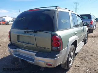 2004 Chevrolet TrailBlazer LS with VIN 1GNDT13S142119527, listed as a IAAI auction lot 41814047 with 210,762 mi miles. Bid and sale history available at carsss.com. Image 4.