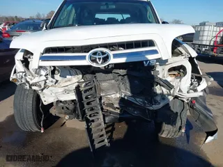 2005 Toyota Sequoia SR5 with VIN 5TDZT34A85S255793, listed as a IAAI auction lot 41173149 with 212,354 mi miles. Bid and sale history available at carsss.com. Image 10.