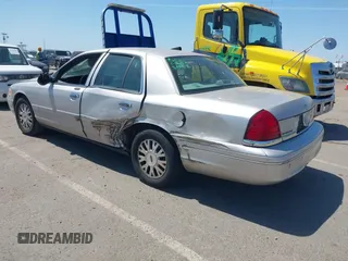 2005 Ford Crown Victoria LX с VIN 2FAFP74W75X166169, выставлен на аукционе IAAI как лот 42406708 с пробегом 85 372 миль миль и . История ставок и продаж доступна на DreamBid. Изображение 3.
