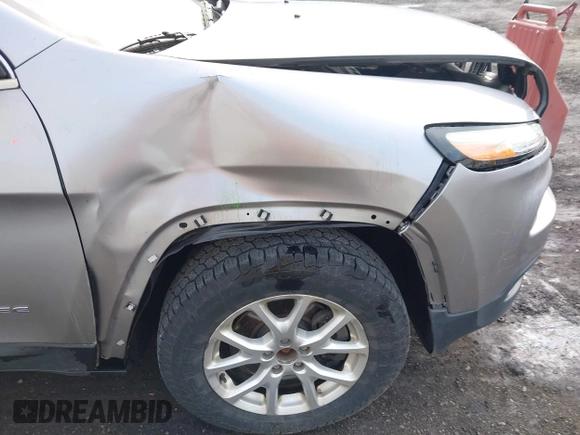 2014 Jeep Cherokee Altitude with VIN 1C4PJMCB2EW172275, listed as a IAAI auction lot 41923246 with 197,274 mi miles and . Bid and sale history available at DreamBid. Image 18.