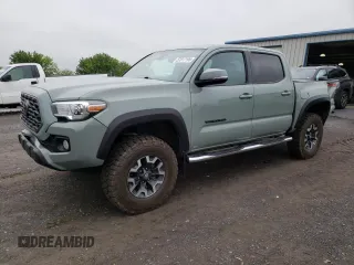 2023 Toyota Tacoma SR z VIN 3TMCZ5AN3PM568390, wystawiony jako Copart lot #57017195 z przebiegiem 55 536 mil mil oraz Szkoda całkowita • Salvage title. Historia ofert i sprzedaży dostępna na DreamBid. Obrazek 1.