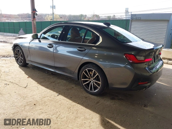2021 BMW 3 Series 330i xDrive z VIN 3MW5R7J03M8B87133, wystawiony jako IAAI lot #42005842 z przebiegiem 28 668 mil mil oraz . Historia ofert i sprzedaży dostępna na DreamBid. Obrazek 3.