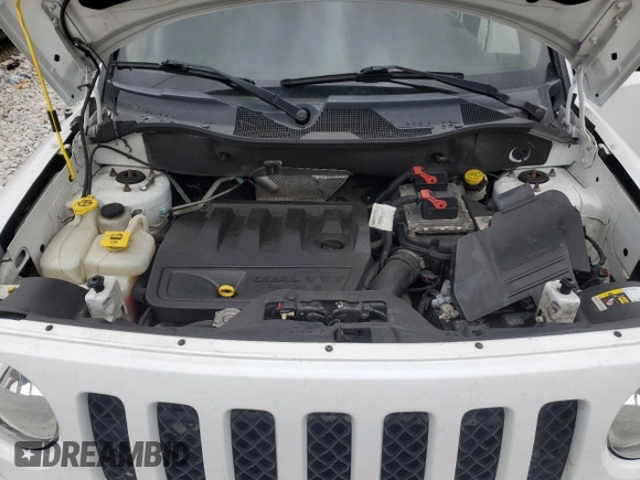 2016 Jeep Patriot Latitude z VIN 1C4NJRFB6GD695443, wystawiony jako Copart lot #52429825 z przebiegiem 125 999 mil mil oraz Czysty tytuł • Clean title. Historia ofert i sprzedaży dostępna na DreamBid. Obrazek 12.