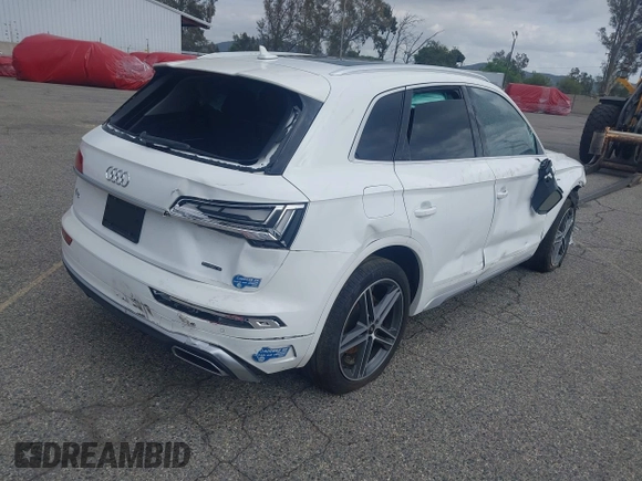 2021 Audi Q5 Premium Plus z VIN WA1E2AFY1M2088449, wystawiony jako IAAI lot #39055032 z przebiegiem 83 555 mil mil oraz . Historia ofert i sprzedaży dostępna na DreamBid. Obrazek 4.