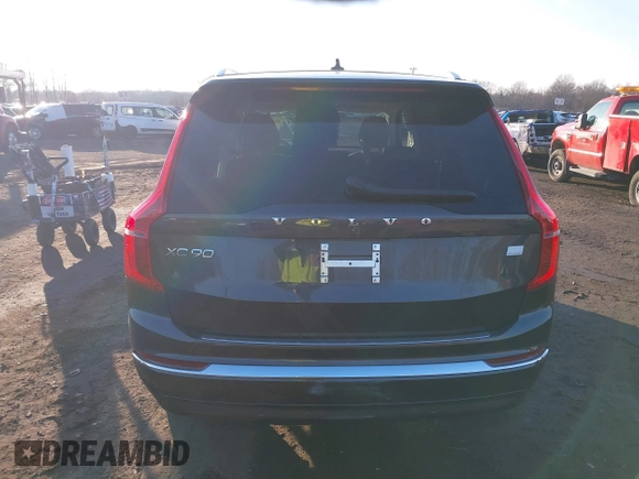 2023 Volvo XC90 Plus Bright Theme with VIN YV4H60CN1P1967680, listed as a IAAI auction lot 41297577 with Not provided miles and . Bid and sale history available at DreamBid. Image 16.