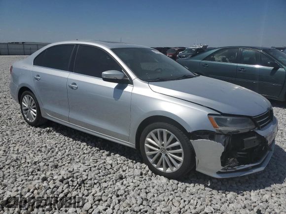 2015 Volkswagen Jetta SE z VIN 3VWD07AJ4FM229656, wystawiony jako Copart lot #49211565 z przebiegiem 96 173 mil mil oraz Szkoda całkowita • Salvage title. Historia ofert i sprzedaży dostępna na DreamBid. Obrazek 4.