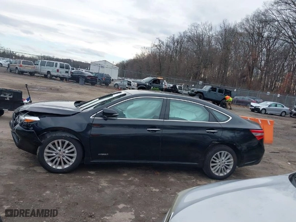 2015 Toyota Avalon Hybrid XLE Touring with VIN 4T1BD1EB1FU041506, listed as a IAAI auction lot 41238124 with 135,256 mi miles. Bid and sale history available at carsss.com. Image 14.