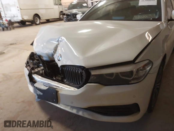 2020 BMW 5 Series 540i xDrive z VIN WBAJS3C0XLWW78586, wystawiony jako IAAI lot #41380055 z przebiegiem 44 310 mil mil oraz . Historia ofert i sprzedaży dostępna na DreamBid. Obrazek 6.