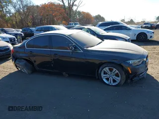 2018 BMW 3 Series 330i xDrive z VIN WBA8D9C51JEM33122, wystawiony jako IAAI lot #40811372 z przebiegiem 48 461 mil mil oraz . Historia ofert i sprzedaży dostępna na DreamBid. Obrazek 13.