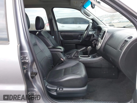 2007 Ford Escape Limited with VIN 1FMCU94147KB59008, listed as a IAAI auction lot 41751991 with 162,907 mi miles. Bid and sale history available at carsss.com. Image 5.