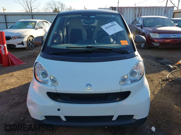 2009 Smart fortwo Pure z VIN WMEEJ31X99K292492, wystawiony jako IAAI lot #41029051 z przebiegiem 57 741 mil mil oraz . Historia ofert i sprzedaży dostępna na DreamBid. Obrazek 12.