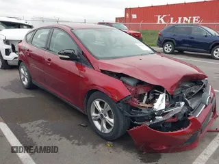 2014 Ford Focus SE z VIN 1FADP3K26EL326345, wystawiony jako IAAI lot #42292956 z przebiegiem 121 369 mil mil oraz . Historia ofert i sprzedaży dostępna na DreamBid. Obrazek 1.