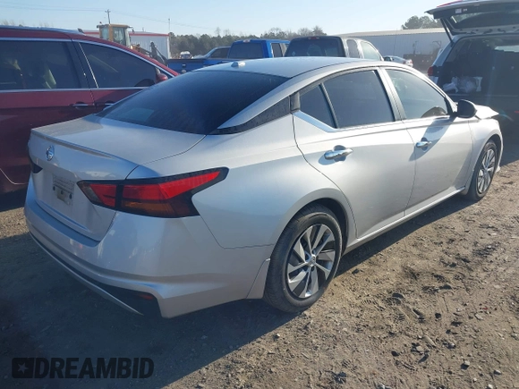 2019 Nissan Altima S with VIN 1N4BL4BV0KC186887, listed as a IAAI auction lot 41824594 with 88,911 mi miles and . Bid and sale history available at DreamBid. Image 4.