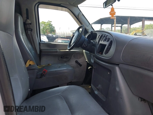 2005 Ford Econoline Cargo with VIN 1FTNE24W55HA43243, listed as a IAAI auction lot 41528626 with 240,685 mi miles and . Bid and sale history available at carsss.com. Image 5.