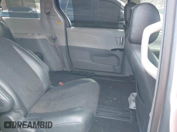 2011 Toyota Sienna SE with VIN 5TDXK3DC3BS049935, listed as a IAAI auction lot 41539665 with 269,130 mi miles. Bid and sale history available at carsss.com. Image 8.