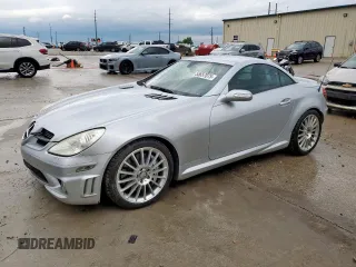 2005 Mercedes-Benz SLK 55 AMG z VIN WDBWK73F75F046800, wystawiony jako Copart lot #55657075 z przebiegiem 140 673 mil mil oraz Szkody całkowita. Historia ofert i sprzedaży dostępna na DreamBid. Obrazek 1.
