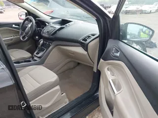 2014 Ford Escape SE z VIN 1FMCU9G9XEUA15367, wystawiony jako IAAI lot #42358528 z przebiegiem 145 994 mil mil oraz . Historia ofert i sprzedaży dostępna na DreamBid. Obrazek 5.