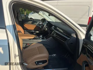 2020 Audi S8 z VIN WAU8SAF82LN011960, wystawiony jako Copart lot #59629095 z przebiegiem 58 167 mil mil oraz Tytuł czysty. Historia ofert i sprzedaży dostępna na DreamBid. Obrazek 5.