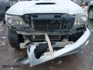 2005 Toyota Tacoma PreRunner with VIN 5TEJU62N15Z096264, listed as a IAAI auction lot 41537776 with 124,778 mi miles. Bid and sale history available at carsss.com. Image 6.