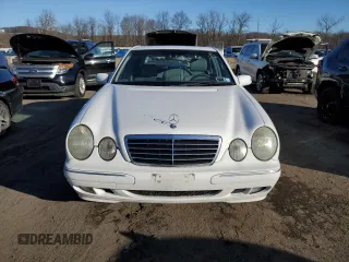 2000 Mercedes-Benz E-Class AWD with VIN WDBJF82G1YX028712, listed as a Copart auction lot 43983315 with 201,037 mi miles and Salvage Title. Bid and sale history available at carsss.com. Image 5.