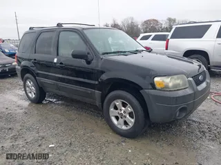 2005 Ford Escape XLT with VIN 1FMYU03155KD75479, listed as a IAAI auction lot 41757864 with 213,571 mi miles. Bid and sale history available at carsss.com. Image 1.