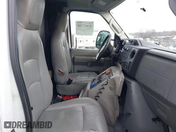2009 Ford E-Series Commercial z VIN 1FDSS34P79DA74271, wystawiony jako IAAI lot #41417750 z przebiegiem 207 542 mil mil oraz . Historia ofert i sprzedaży dostępna na DreamBid. Obrazek 5.