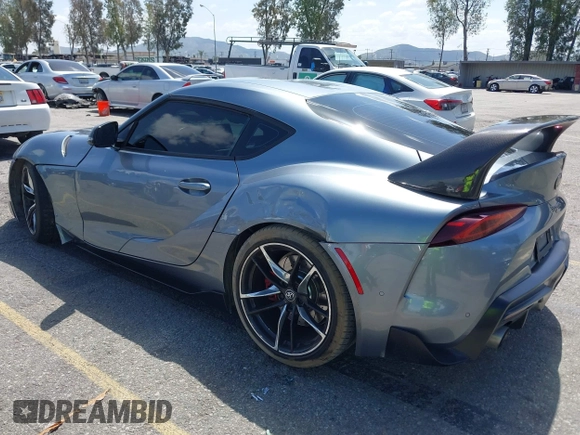 2022 Toyota Supra 3.0 z VIN WZ1DB0C03NW050498, wystawiony jako IAAI lot #41950538 z przebiegiem 42 449 mil mil oraz . Historia ofert i sprzedaży dostępna na DreamBid. Obrazek 3.