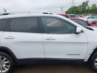 2017 Jeep Cherokee High Altitude z VIN 1C4PJMDSXHW567338, wystawiony jako IAAI lot #42330760 z przebiegiem 52 590 mil mil oraz . Historia ofert i sprzedaży dostępna na DreamBid. Obrazek 14.
