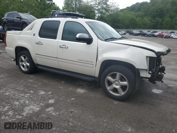 2013 Chevrolet Avalanche LTZ z VIN 3GNTKGE77DG277811, wystawiony jako Copart lot #58436905 z przebiegiem 126 603 mil mil oraz Szkoda całkowita • Salvage title. Historia ofert i sprzedaży dostępna na DreamBid. Obrazek 4.