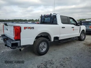 2023 Ford F-250 XL z VIN 1FT7W2BA4PEC15697, wystawiony jako Copart lot #78132664 z przebiegiem 30 001 mil mil oraz Szkoda całkowita • Salvage title. Historia ofert i sprzedaży dostępna na DreamBid. Obrazek 3.