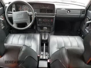 1993 Volvo 240 z VIN YV1AW8801P1942014, wystawiony jako Copart lot #69491174 z przebiegiem 145 809 mil mil oraz Szkody całkowita. Historia ofert i sprzedaży dostępna na DreamBid. Obrazek 8.