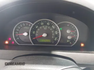 2008 Kia Sorento LX z VIN KNDJC735385786113, wystawiony jako IAAI lot #42140845 z przebiegiem 174 289 mil mil oraz . Historia ofert i sprzedaży dostępna na DreamBid. Obrazek 7.
