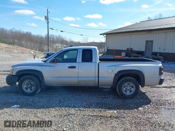 2005 Dodge Dakota ST with VIN 1D7HE22K85S329397, listed as a IAAI auction lot 41597979 with 189,390 mi miles and . Bid and sale history available at DreamBid. Image 14.