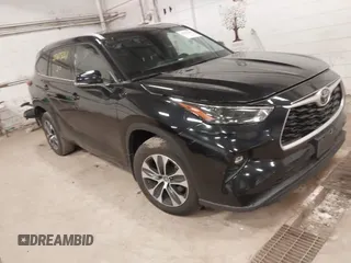 2022 Toyota Highlander XLE with VIN 5TDGZRBH0NS560990, listed as a IAAI auction lot 42423268 with 61,518 mi miles and . Bid and sale history available at DreamBid. Image 1.