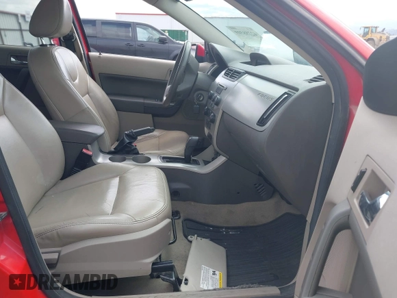 2008 Ford Focus SE z VIN 1FAHP35N08W101901, wystawiony jako IAAI lot #42288509 z przebiegiem 211 470 mil mil oraz . Historia ofert i sprzedaży dostępna na DreamBid. Obrazek 5.