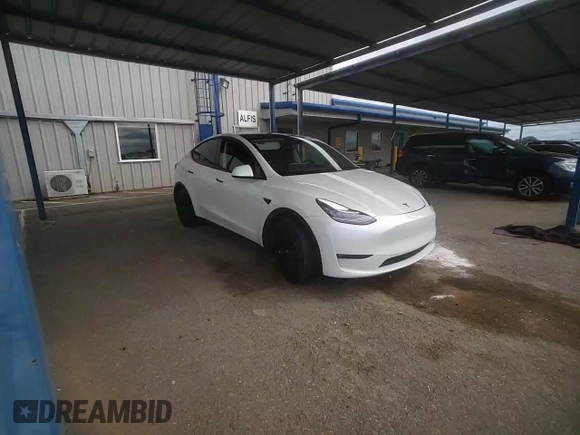 2022 Tesla Model Y Long Range with VIN 7SAYGAEE9NF384400, listed as a Copart auction lot 51961545 with 31,758 mi miles and Salvage Title. Bid and sale history available at DreamBid. Image 10.