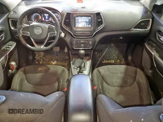 2019 Jeep Cherokee Latitude z VIN 1C4PJLCB6KD165203, wystawiony jako Copart lot #58009195 z przebiegiem 170 021 mil mil oraz Czysty tytuł • Clean title. Historia ofert i sprzedaży dostępna na DreamBid. Obrazek 8.