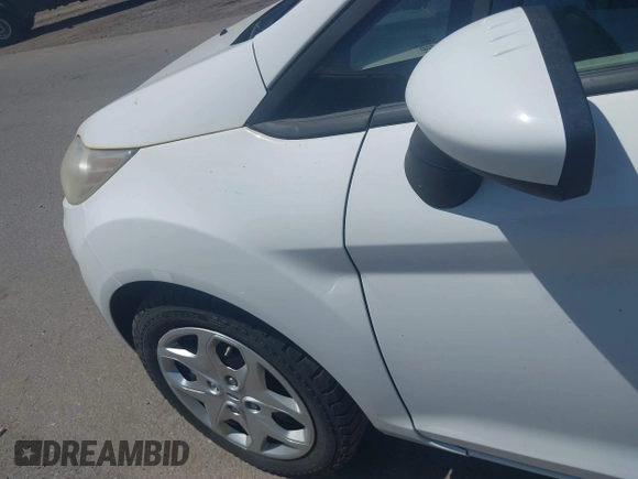 2013 Ford Fiesta S z VIN 3FADP4AJ6DM114105, wystawiony jako IAAI lot #42411838 z przebiegiem 497 236 mil mil oraz . Historia ofert i sprzedaży dostępna na DreamBid. Obrazek 6.