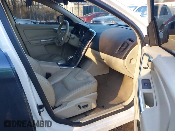 2013 Volvo XC60 T6 z VIN YV4902DZ1D2370635, wystawiony jako IAAI lot #41314514 z przebiegiem 171 696 mil mil oraz . Historia ofert i sprzedaży dostępna na DreamBid. Obrazek 5.