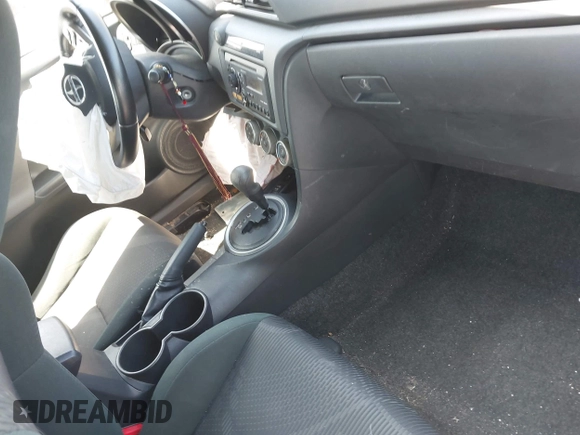 2013 Scion tC z VIN JTKJF5C79D3048165, wystawiony jako IAAI lot #42057908 z przebiegiem 126 158 mil mil oraz . Historia ofert i sprzedaży dostępna na DreamBid. Obrazek 5.