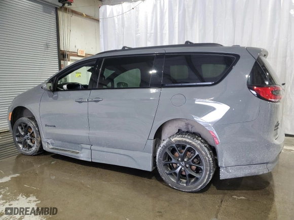 2022 Chrysler Pacifica Touring L with VIN 2C4RC1BG2NR171392, listed as a Copart auction lot 45157035 with 0 mi miles and Salvage Title. Bid and sale history available at carsss.com. Image 2.