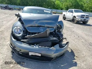 2014 Volkswagen Beetle Entry z VIN 3VWF17AT0EM658329, wystawiony jako Copart lot #55049025 z przebiegiem Nie podano mil oraz Szkoda całkowita • Salvage title. Historia ofert i sprzedaży dostępna na DreamBid. Obrazek 13.